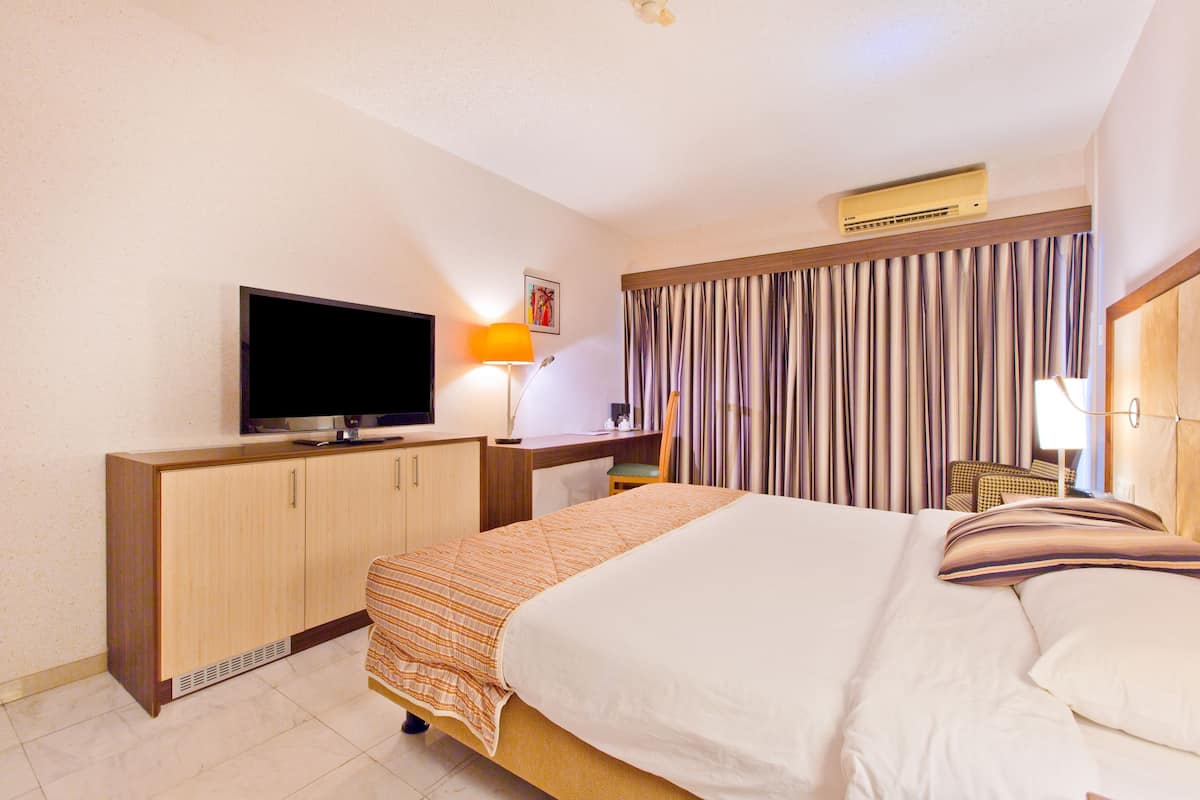 Minibar, in-room safe, desk, blackout curtains