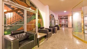 Lobby sitting area - Queens Hotel (Paramaribo)