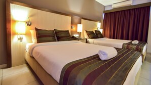 Standard Quadruple Room | Minibar, in-room safe, desk, blackout drapes - Queens Hotel (Paramaribo)
