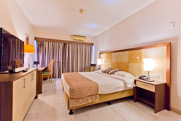 Minibar, in-room safe, desk, blackout drapes