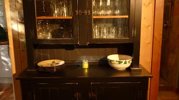 Muir Cabin | In-room dining