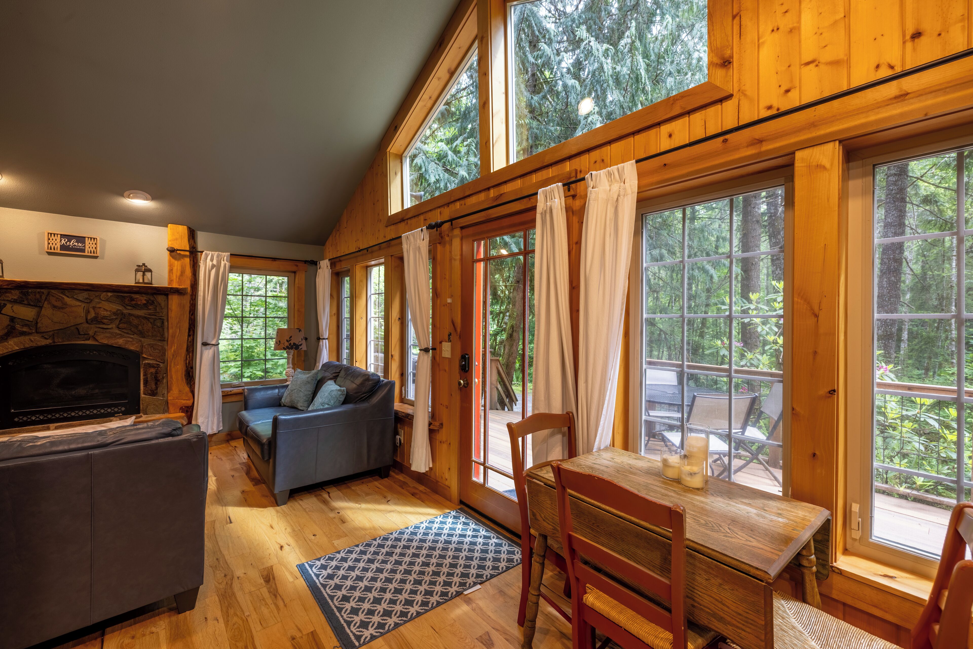 Muir Cabin | 客房内用餐