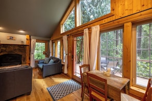 Muir Cabin | Servicio de comidas en la habitación