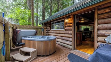 Copper Creek Log Cabin | Terrace/patio