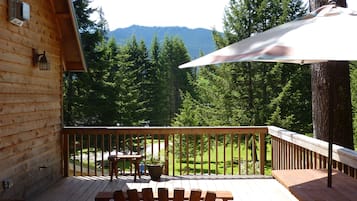 Forest Retreat Cabin | Balcony