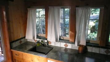 Muir Cabin | Private kitchen | Microwave, coffee/tea maker