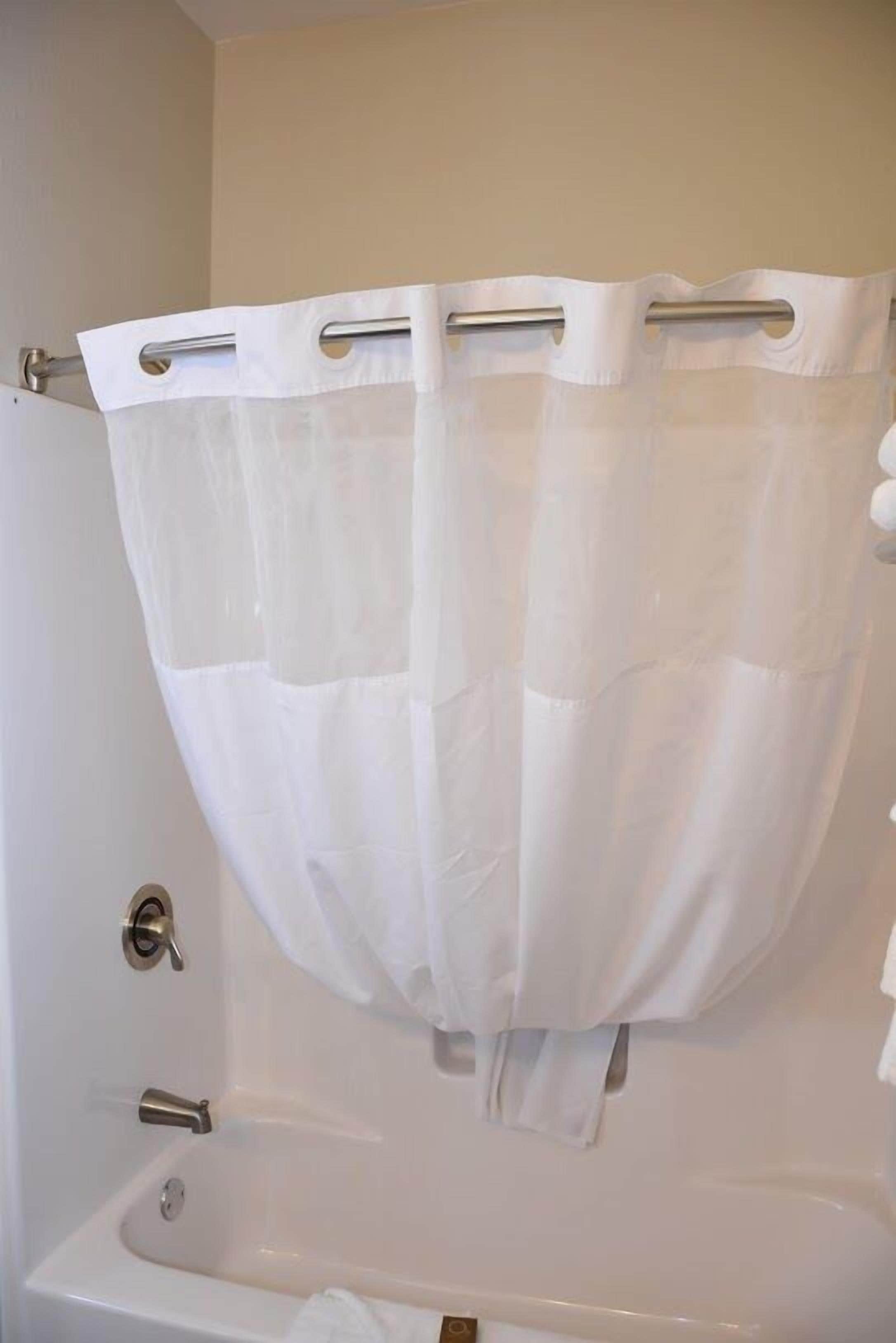 free toiletries, towels