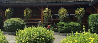 Cariboo Lodge