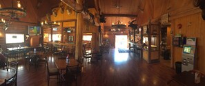 Serves lunch, dinner, and happy hour - Cariboo Lodge (Clinton)
