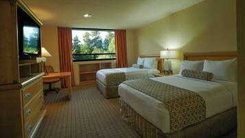 Habitación superior, 2 camas matrimoniales | Servicio de la propiedad