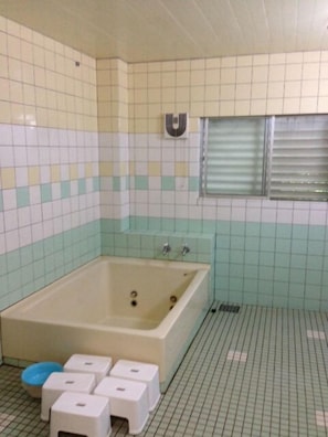 Male 6 Bed Shared Dormitory  Non Smoking City View | Bathroom | Shower, towels