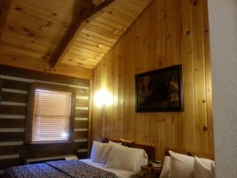 Escritorio y ropa de cama 