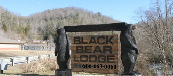 Black Bear Lodge Motel
