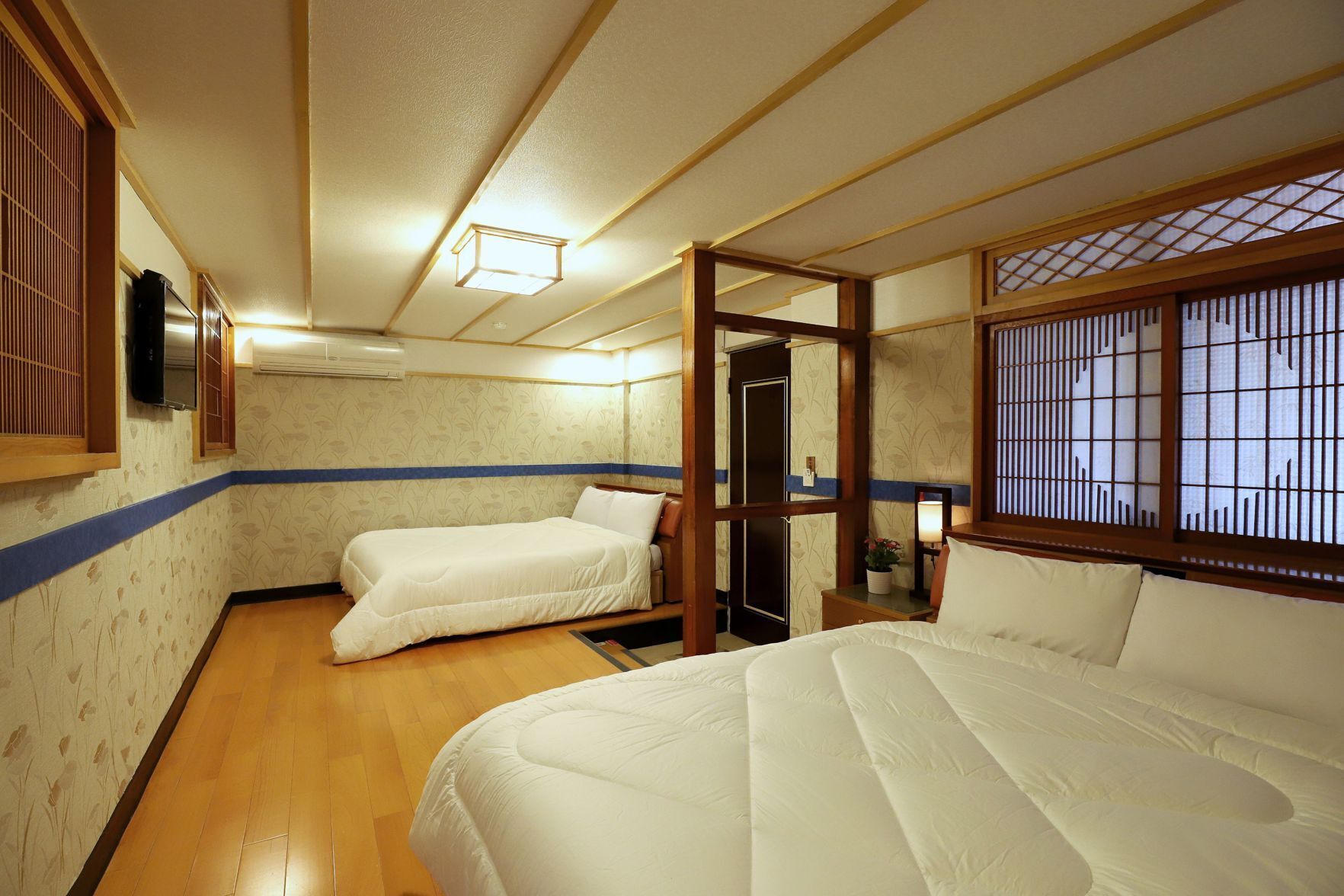 Individually decorated, blackout curtains, free WiFi, bed sheets