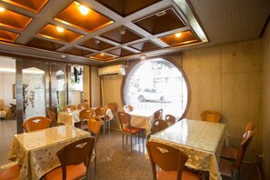 Daily Taiwanese breakfast (TWD 100 per person) - Phoenix Pavilion Hot Spring Hotel (Taipei)