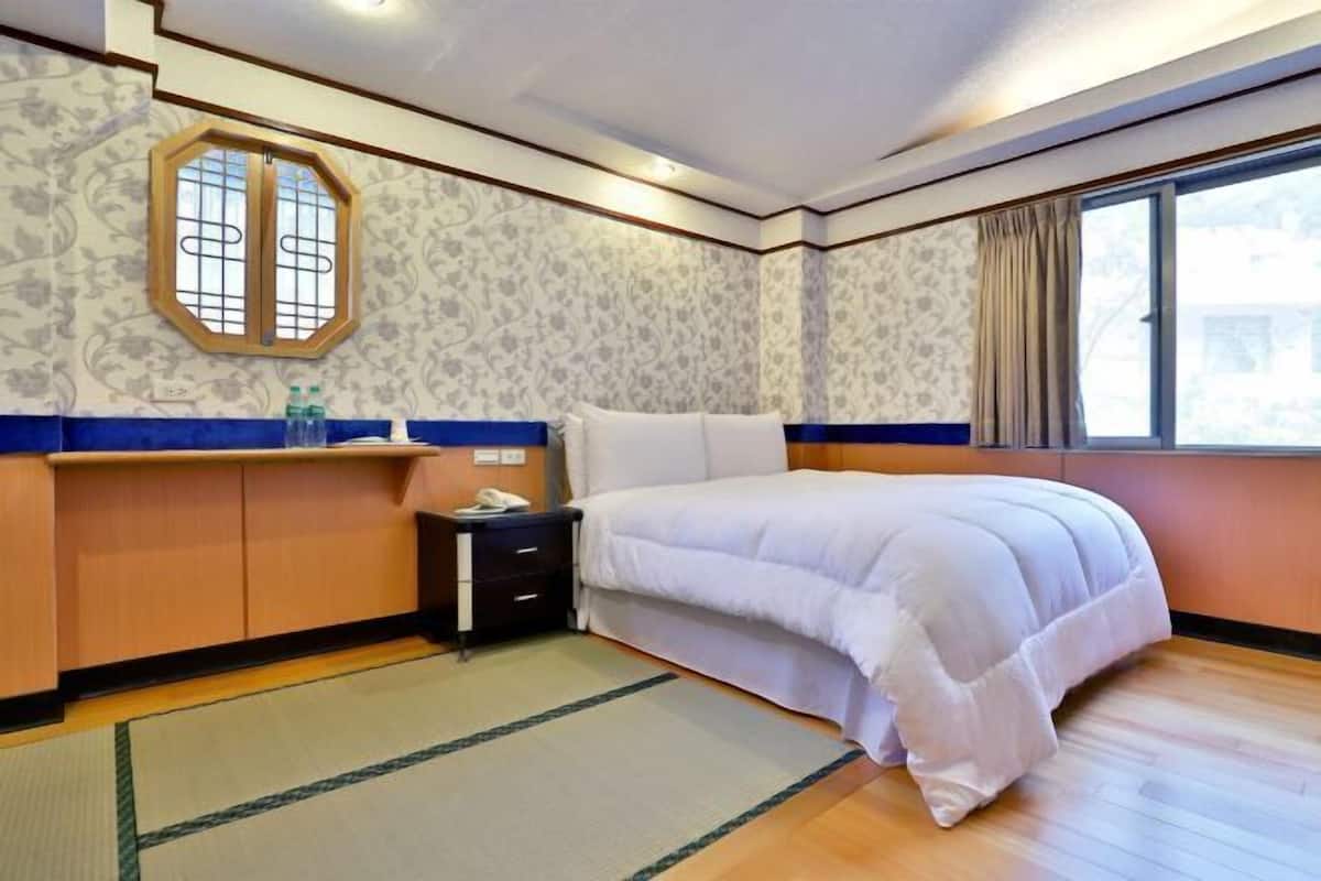 Blackout curtains, free WiFi, individually decorated, bed sheets