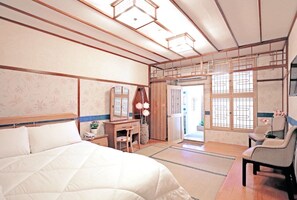 Classic Double Room | Individually decorated, blackout drapes, free WiFi, bed sheets - Phoenix Pavilion Hot Spring Hotel (Taipei)