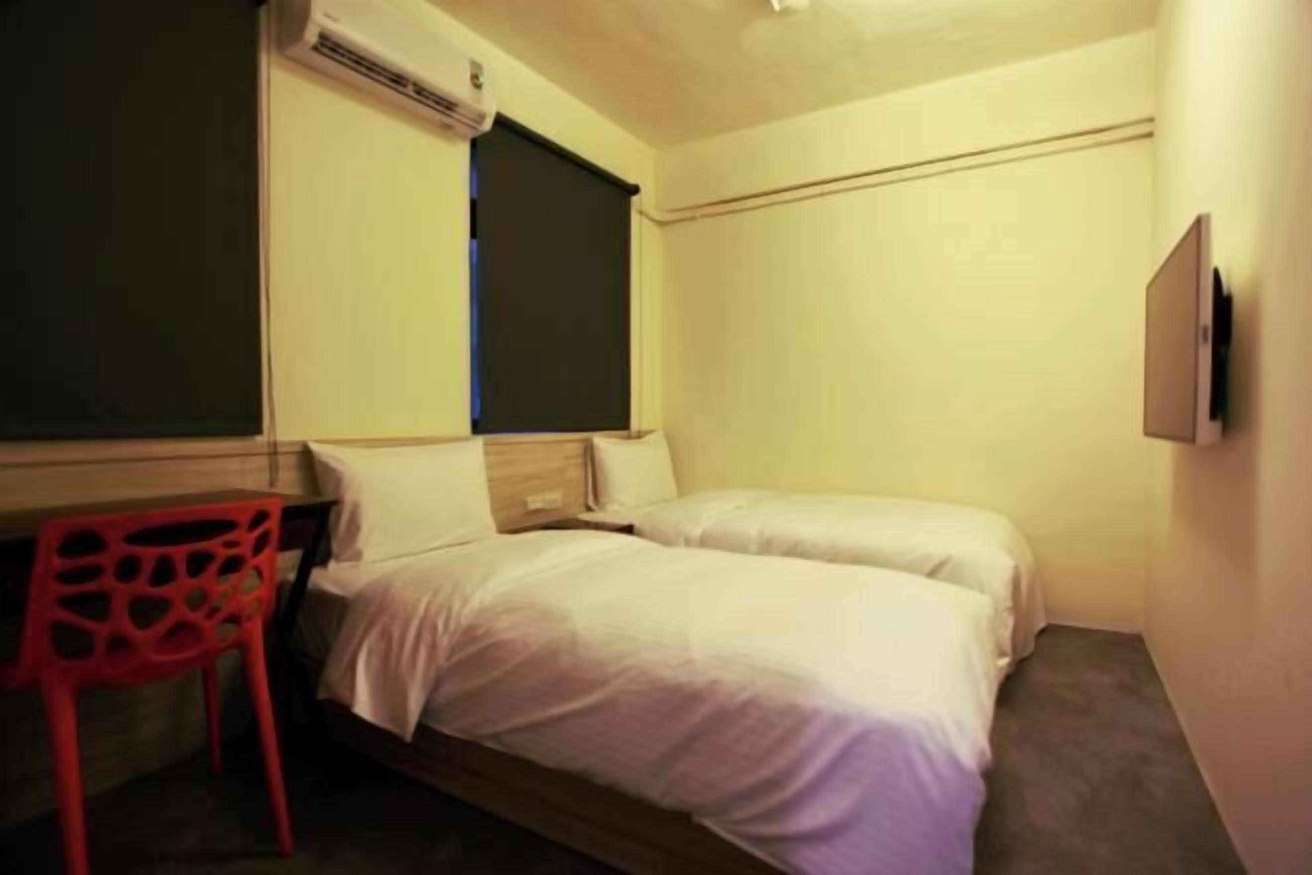 客房内保险箱、隔音、免费 WiFi、床单