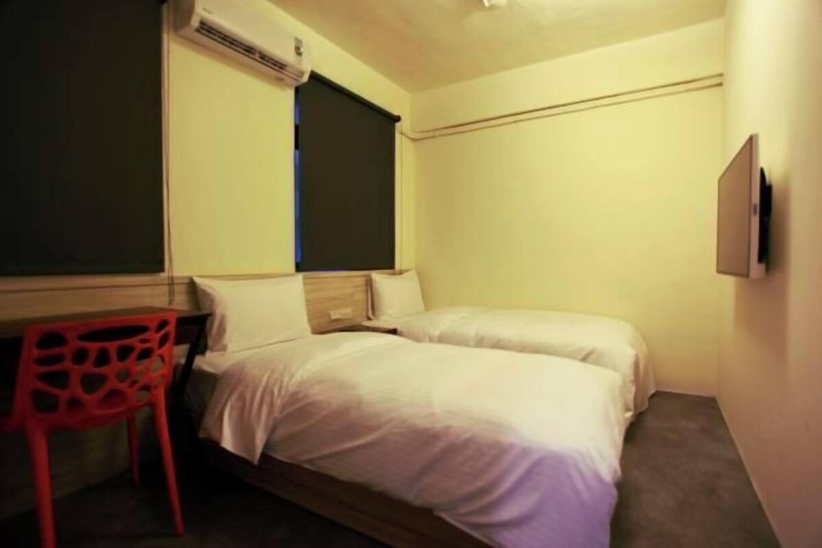 Caja de seguridad en la habitación, insonorización y wifi gratis