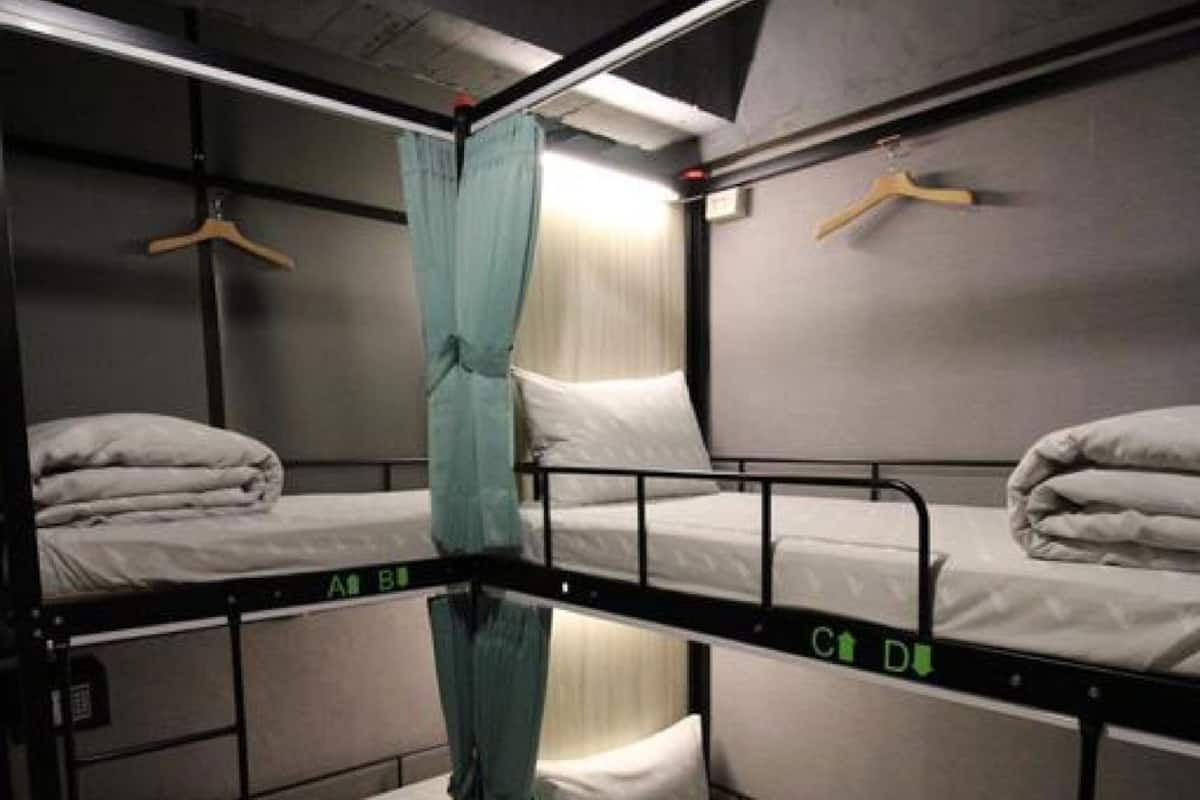 Caja de seguridad en la habitación y sistema de insonorización