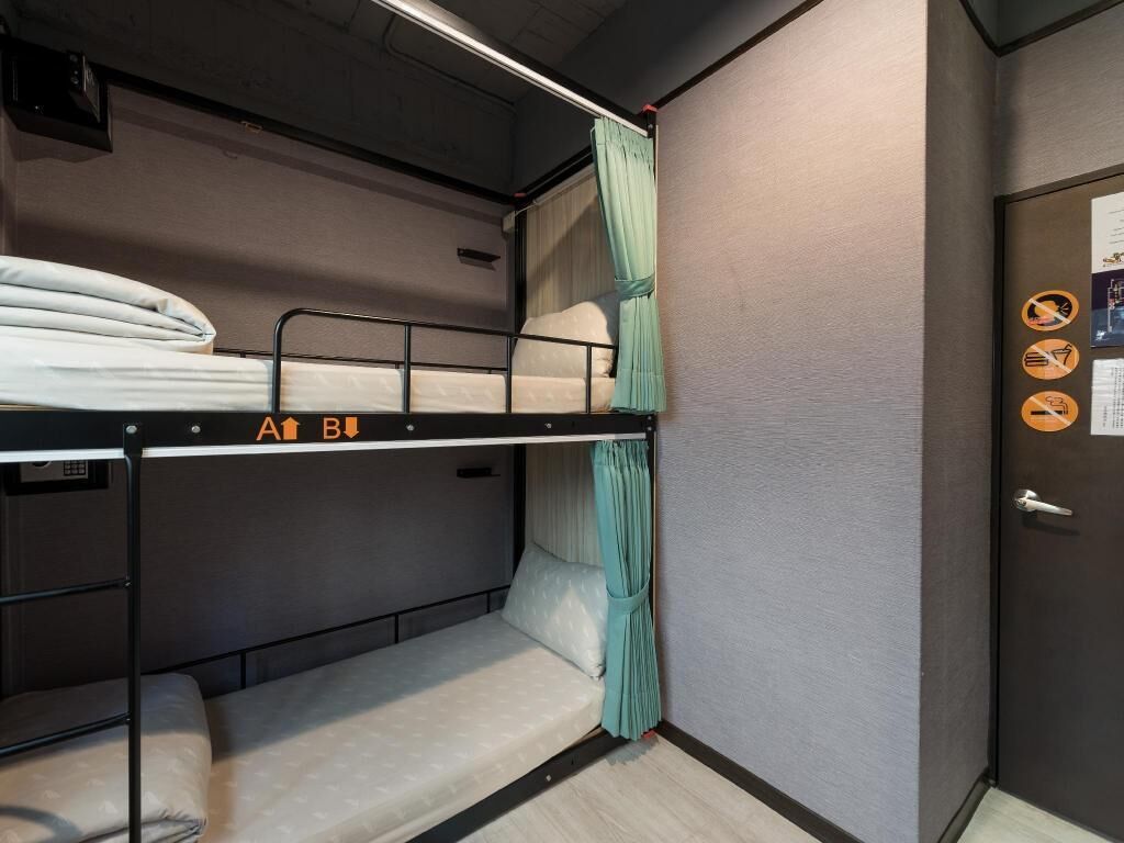 In-room safe, soundproofing, free WiFi, bed sheets