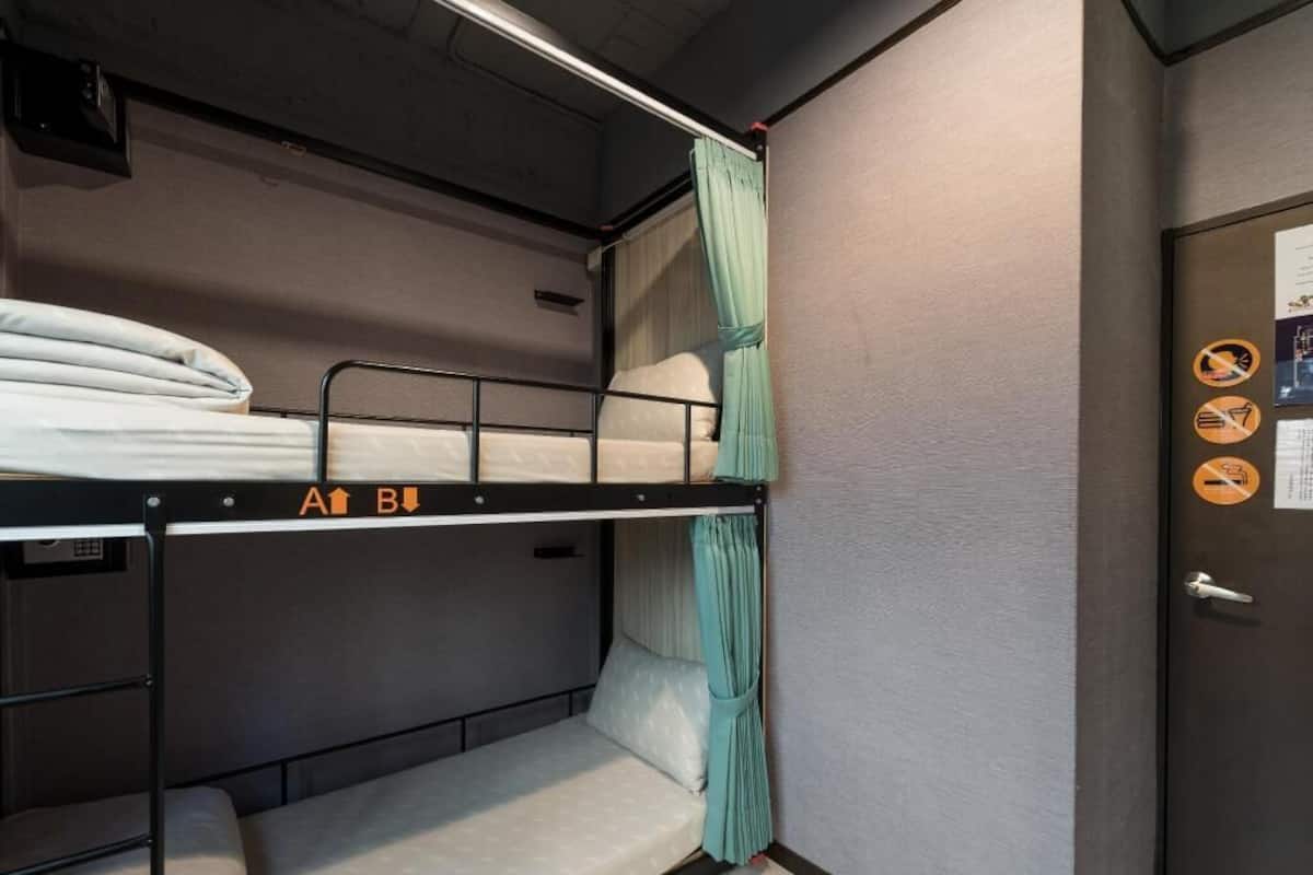 Caja de seguridad en la habitación y sistema de insonorización