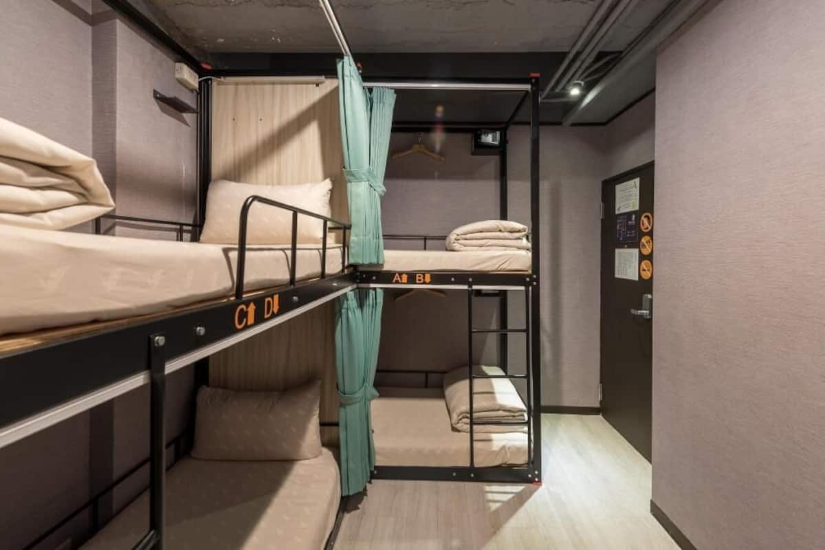 Caja de seguridad en la habitación y sistema de insonorización