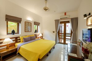 Habitación Deluxe, vistas al jardín | Minibar, caja fuerte, decoración individual y mobiliario individual