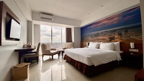 Deluxe Double Room | In-room safe, desk, free WiFi, bed sheets - Ascent Premiere Hotel and Convention (Malang)
