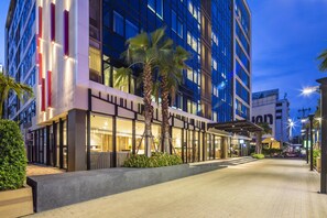 Fachada del alojamiento - Noche