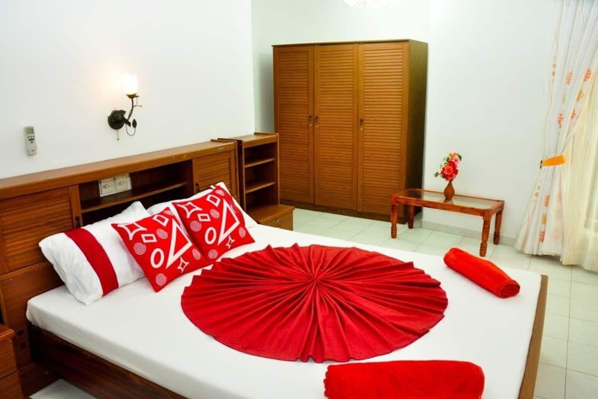 Habitación básica, 1 cama matrimonial | Caja de seguridad en la habitación, escritorio y wifi gratis