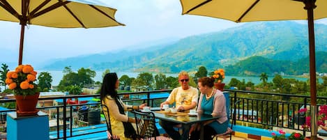 Dîner et souper servis sur place, cuisine indienne