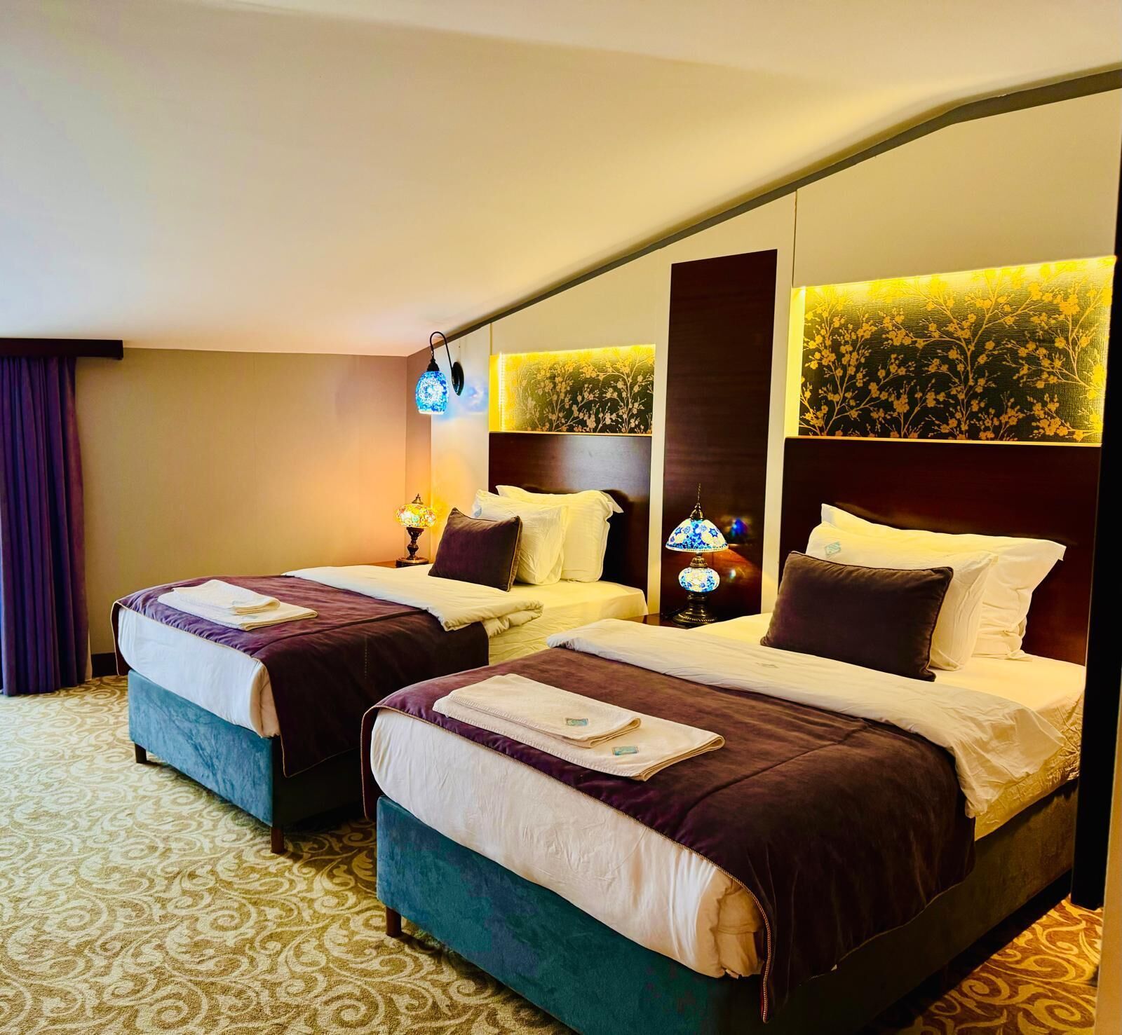 deluxe twin room, 1 bedroom, non smoking, lanai | premium bedding, minibar, in-room safe, individually decorated