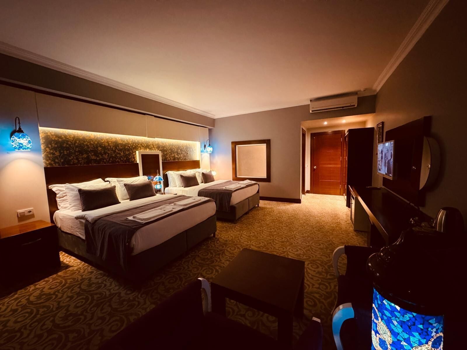 deluxe quadruple room, 1 bedroom, non smoking | premium bedding, minibar, in-room safe, individually decorated