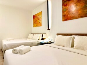 Skrivebord, strykejern/-brett og wi-fi (inkludert)