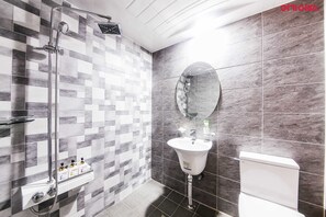Luxury Room | Bathroom