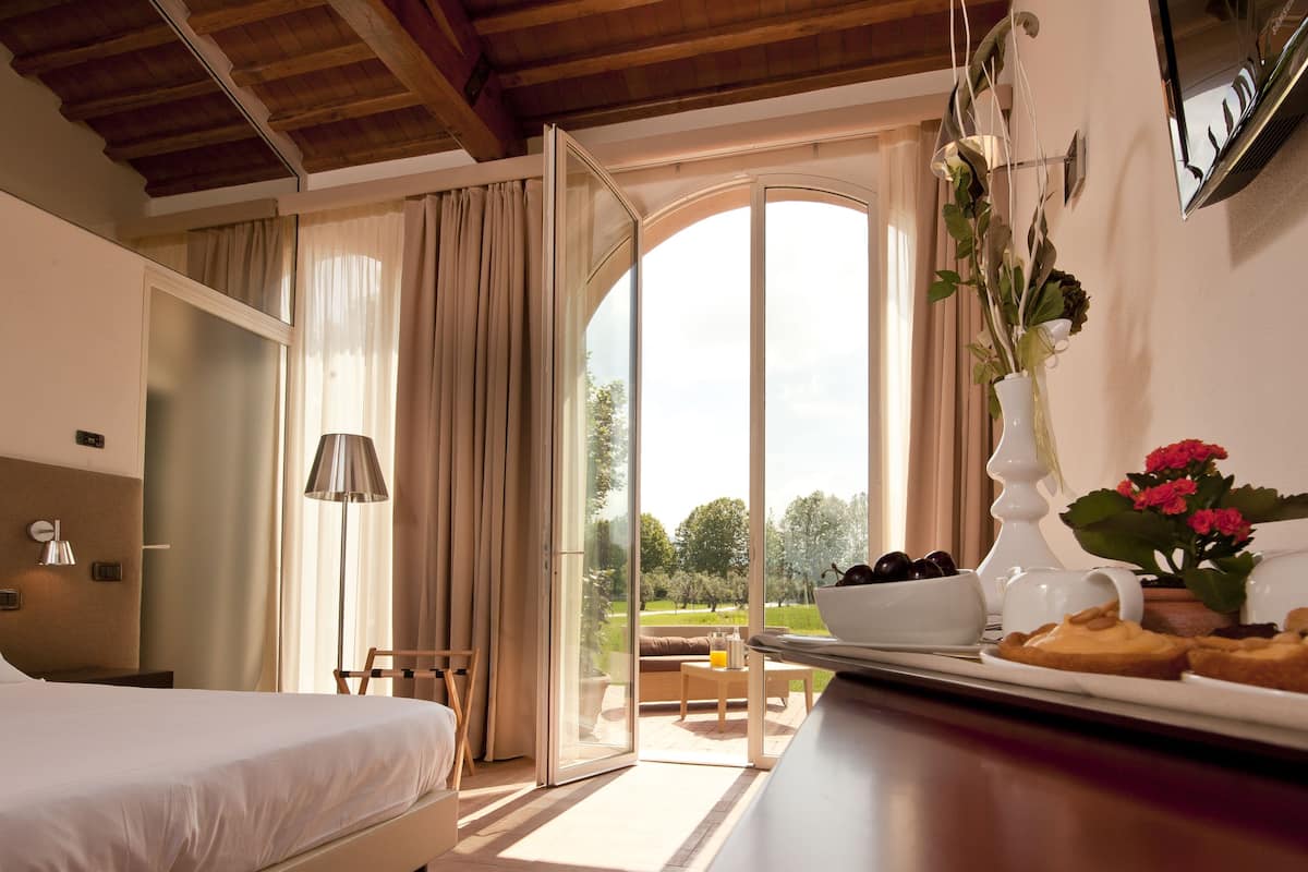 Junior Triple Room, Private Bathroom, Garden View