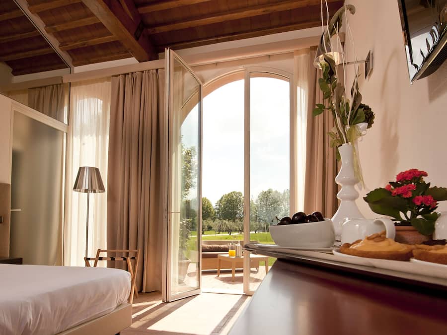 Junior-Dreibettzimmer, eigenes Bad, Gartenblick