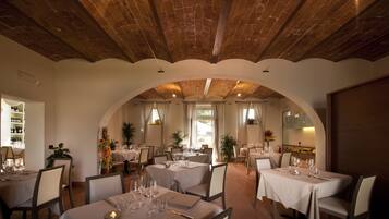 供應晚餐,當地料理