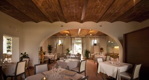 Dinner served, local cuisine - Locanda Sant'Agata (San Giuliano Terme)