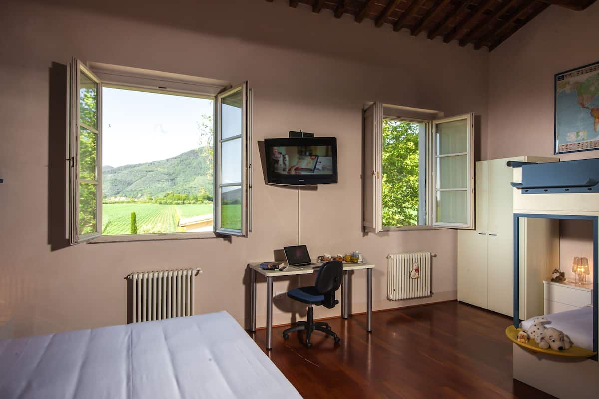 Family Room | In-room safe, desk, travel crib, free WiFi