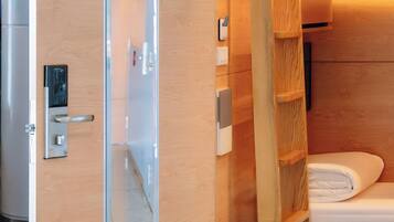 Basic Twin Room | Hypo-allergenic bedding, free minibar, desk, laptop workspace