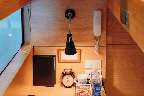 Habitació doble o amb dos llits individuals bàsica | Escriptori, wifi gratuïta i roba de llit
