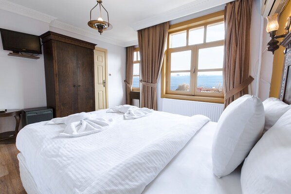 Deluxe Double Room, 1 Bedroom, Sea View, Sea Facing | Premium bedding, free WiFi - Mansion by Cheers (Istanbul)