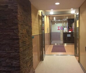 Property entrance - Il Cuore Namba (Osaka)