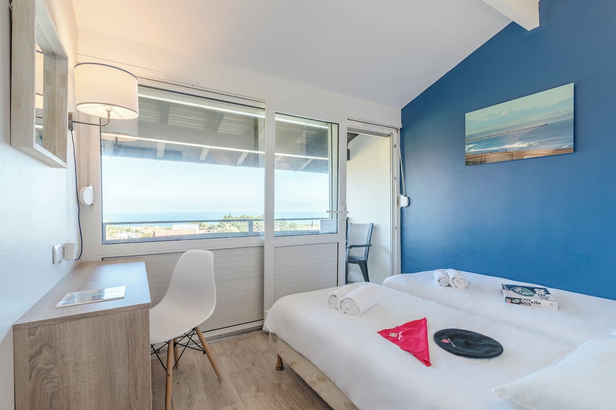 2 bedrooms, desk, iron/ironing board, free WiFi