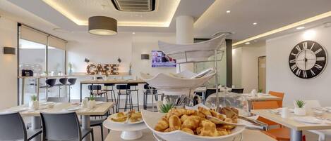 每日供应欧陆式早餐(每人 EUR 11.9)