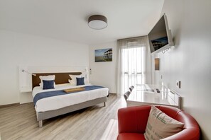 BUSINESS STUDIO (DOUBLE BED) | Premium bedding, desk, laptop workspace, blackout curtains - All Suites Appart Hôtel | Bordeaux - Pessac (Pessac)
