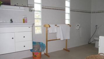 Villa for 12 Persons | Bathroom | Shower, free toiletries, towels