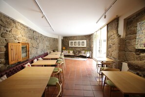 Desayuno continental gratuito y diario